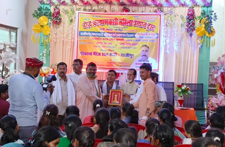 मतदाता जागरूकता अभियान के तहत मतदाताओं को दिलाई शपथ