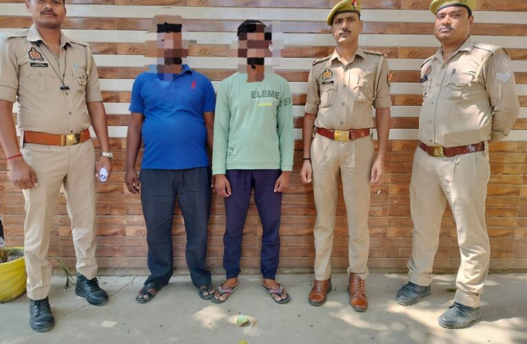 कुर्क गोदाम से चोरी की बल्लियां लदी टाटा मैजिक सहित दो अभियुक्त गिरफ्तार 