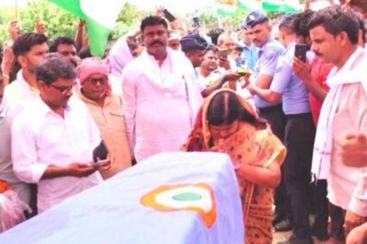 शहीद जितेंद्र कन्नौजिया को राज्यसभा सांसद ने दी श्रद्धांजलि