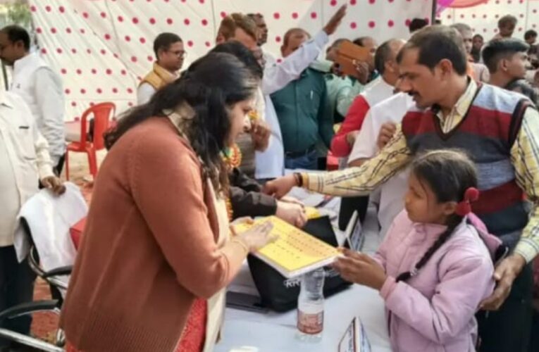 दिव्यांग विजेताओं को जिलाधिकारी ने किया पुरस्कृत 