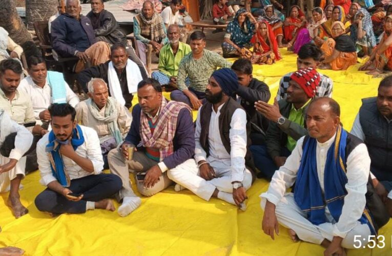 विपक्षियों ने ढहा दिया मकान, भीम आर्मी पार्टी के प्रदर्शन से जागा प्रशासन 