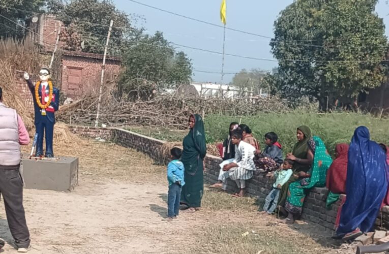 पट्टे की जमीन से हटाई गयी अंबेडकर प्रतिमा 