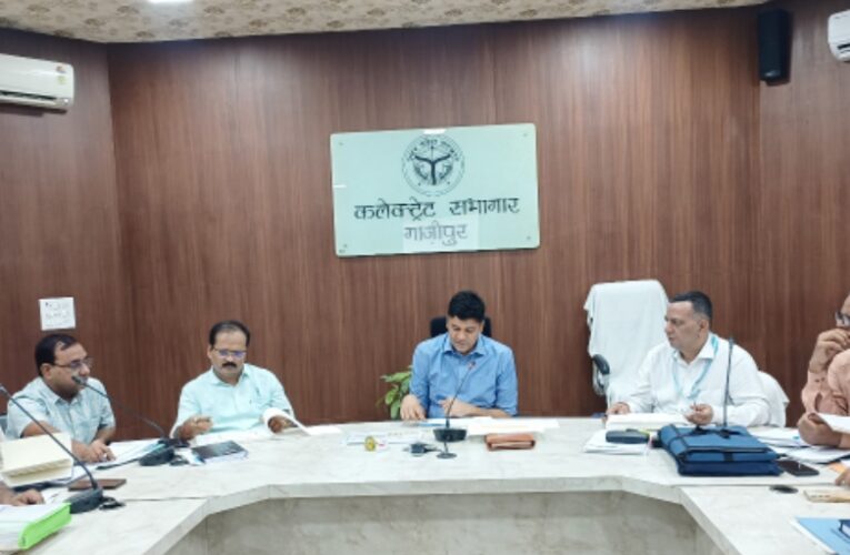 स्वास्थ्य समिति की बैठक में डीएम ने योजनाओं के क्रियान्वयन हेतु दिए निर्देश 