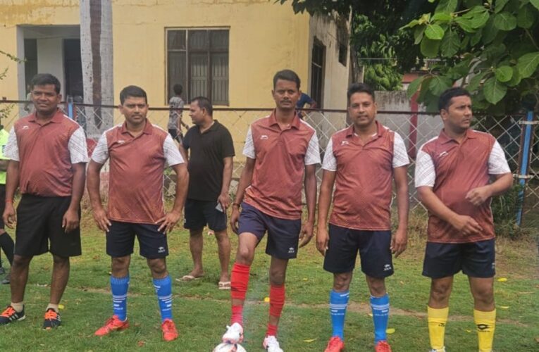 जोन पुलिस की फुटबॉल प्रतियोगिता में आजमगढ़ और भदोही ने मारी बाजी 