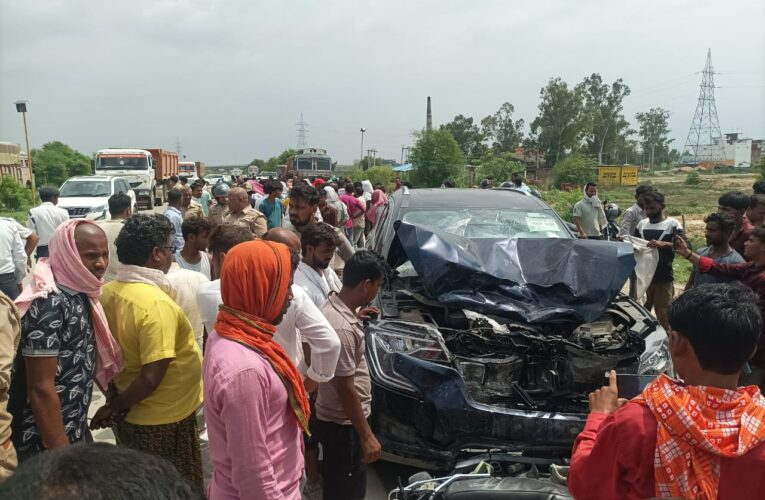 हादसा – अनियंत्रित कार ने ली चार लोगों की जान 