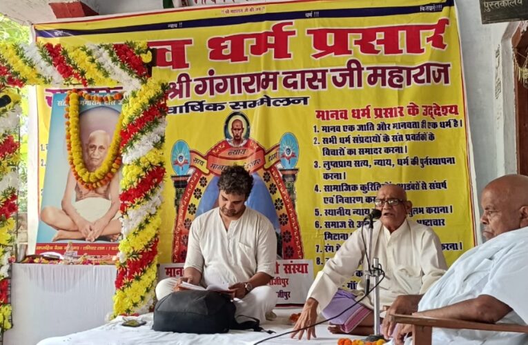 दूसरों को सुख प्रदान करने वाले को ईश्वर करते हैं सुखी 