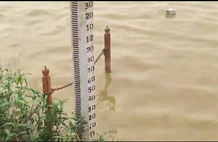अवर्षण के बावजूद गंगा का जलस्तर बढ़ने से तटवर्ती इलाकों में हड़कंप 