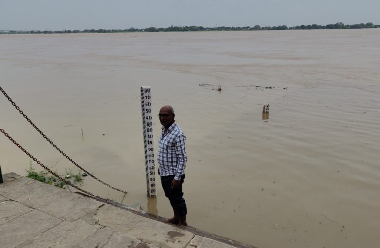 एक तरफ सूखा तो दूसरी तरफ बाढ़ से त्रस्त हैं किसान