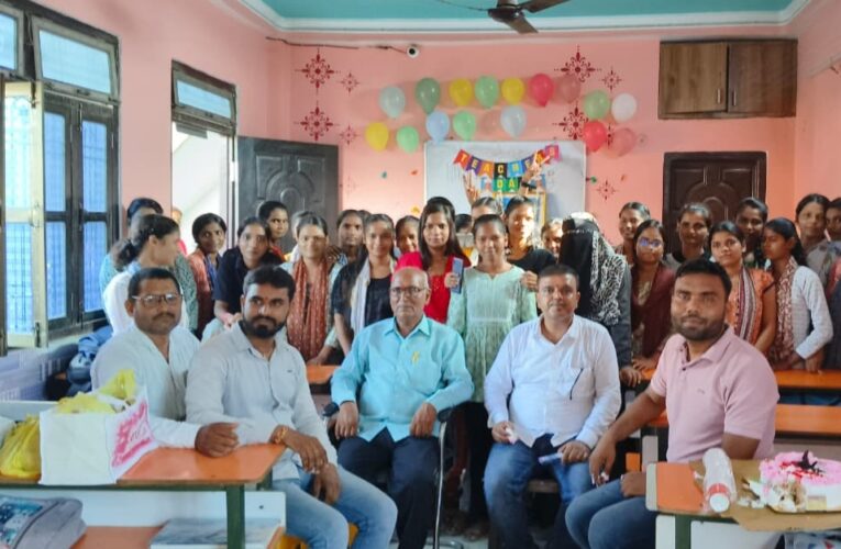 गुरु कृपा से मिलती है अज्ञानता से मुक्ति