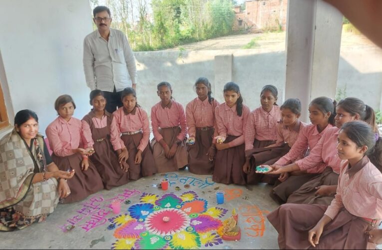 दीपोत्सव और अध्यापिका का सम्मान समारोह सम्पन्न 