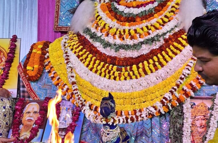 खाटू श्याम बाबा की भव्य भजन संध्या में झूमे श्रद्धालु भक्त जन 