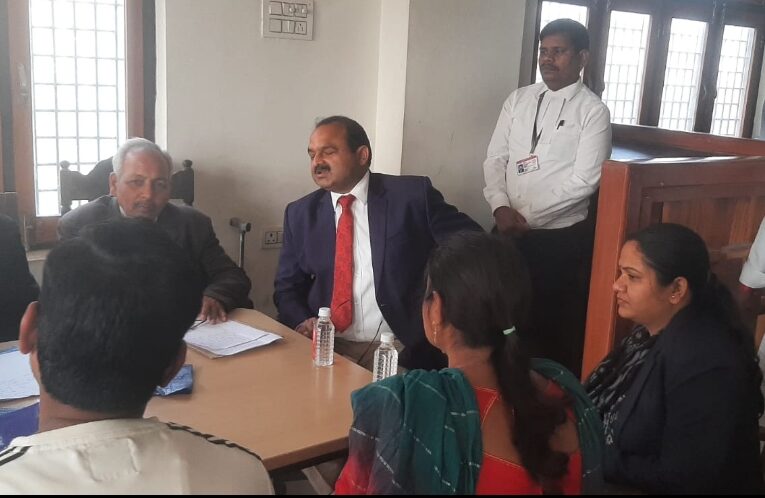 जिला जज ने सुलह-समझौता केन्द्र का किया निरीक्षण