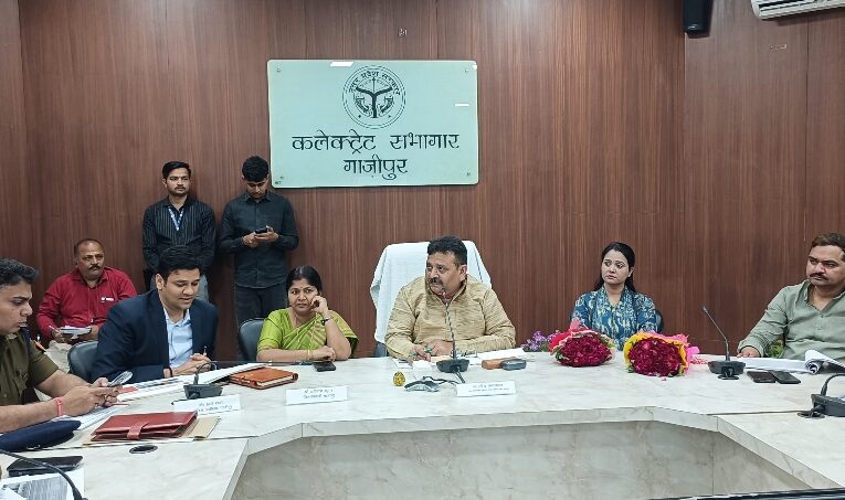 समीक्षा बैठक में मंत्री ने दिए आवश्यक निर्देश 