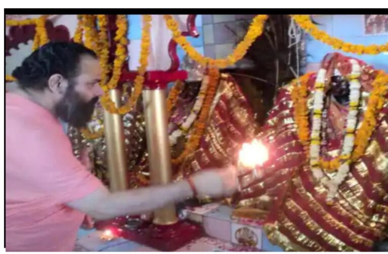 हरिहरपुर काली धाम पर उमड़ रहा है श्रद्धालु भक्तों का सैलाब 