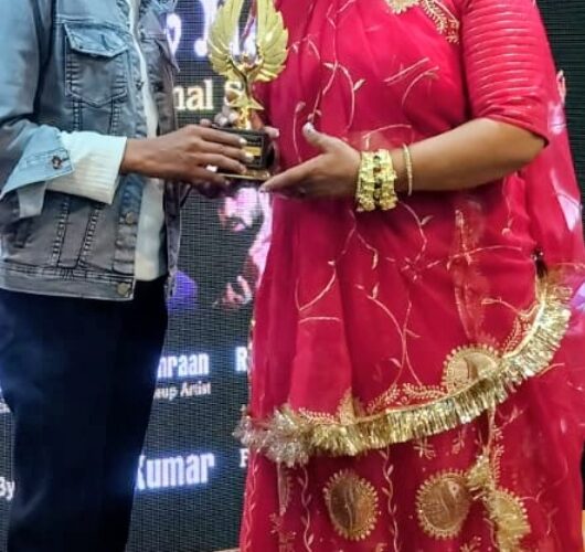 टीवी सीरियल ‘दीया और बाती हम’ की चर्चित अभिनेत्री नीलू वाघेला ने कार्यक्रम में बांधी शमां