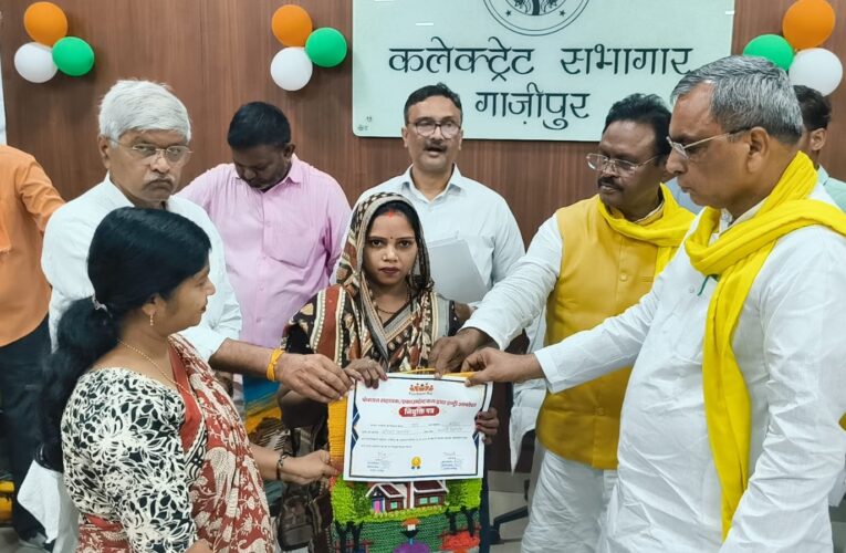 मिशन रोजगार अंतर्गत नियुक्ति पत्र पाकर खिले लाभार्थियों के चेहरे 