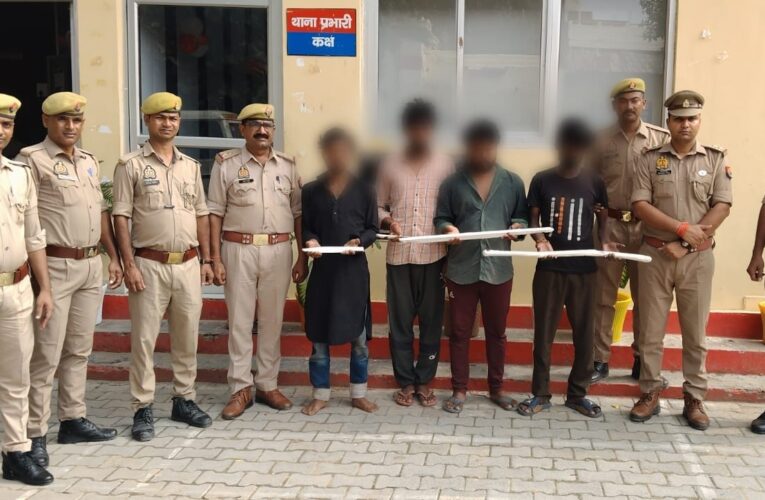 चार वांछित अभियुक्तों को पुलिस ने दबोचा 