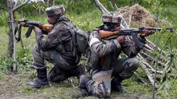 सुरक्षा बलों ने किया  तीन आतंकियों को  ढेर