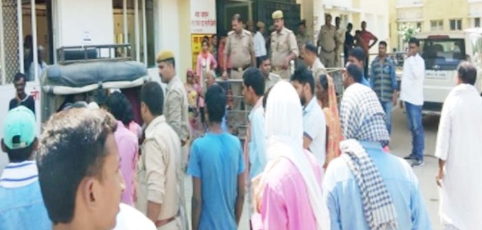 कहासुनी के बाद पति ने की पत्नी की हत्या, खुद खाया जहर