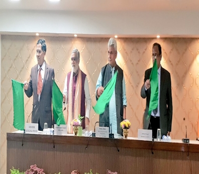 मेमू ट्रेन ! रेल राज्य मंत्री मनोज सिन्हा ने हरी झंडी दिखा किया रवाना