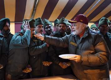 दीपावली ! प्रधानमंत्री ने सैनिकों संग मनायी फिर पहुंचे केदारनाथ धाम