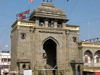 महाराष्ट्र ! गर्भगृह में पहुंच महिलाओं ने की पूजा, तोड़ी सदियों पुरानी परंपरा