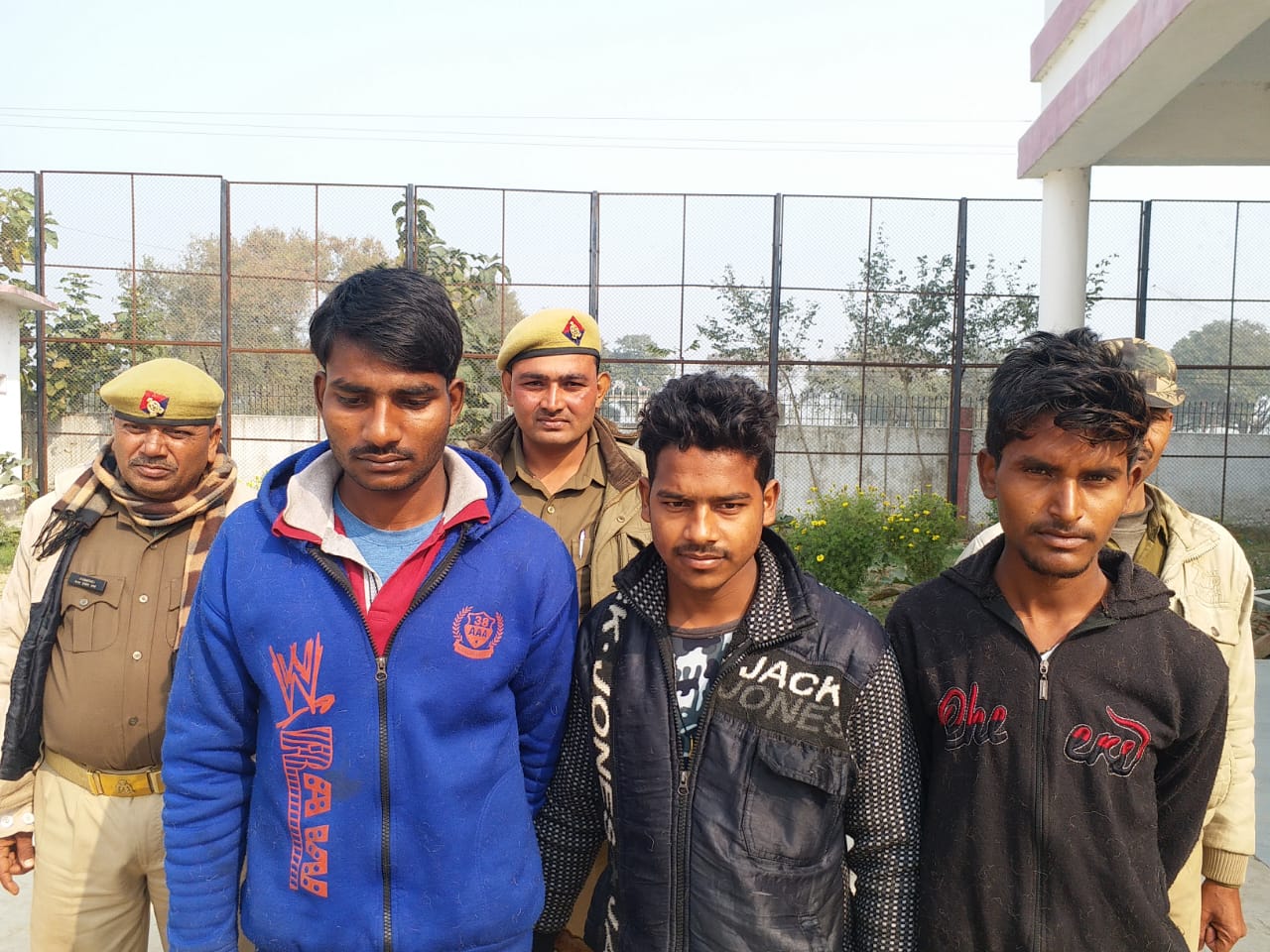 पशु तस्करी! दो वाहनों से 06 पशु बरामद, तीन तस्कर गिरफ्त में