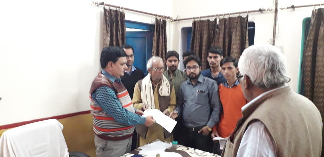 शहीदों के परिजनों हेतु सौंपी धनराशि