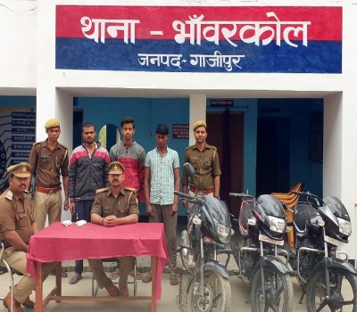 चोरी के वाहनों व अवैध असलहे संग तीन गिरफ्तार