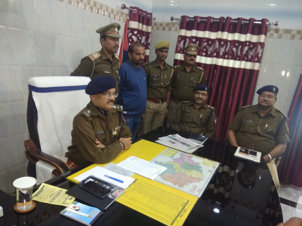 शराब ! अन्तर्राज्यीय तस्कर पैंसठ पेटी अवैध शराब व सफारी संग गिरफ्तार