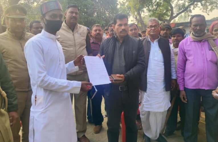 रेलवे के आश्वासन पर अनिश्चित कालीन भूख हड़ताल चौथे दिन समाप्त 