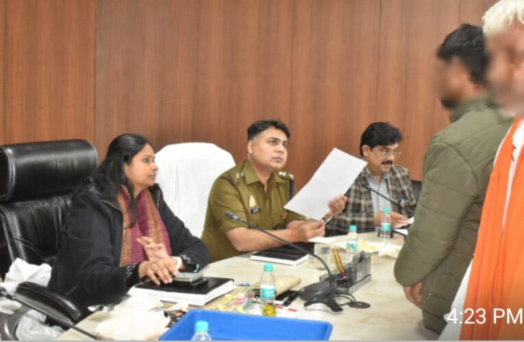 समाधान दिवस में 180 प्रार्थना पत्रों में से मौके पर 17 का निस्तारण