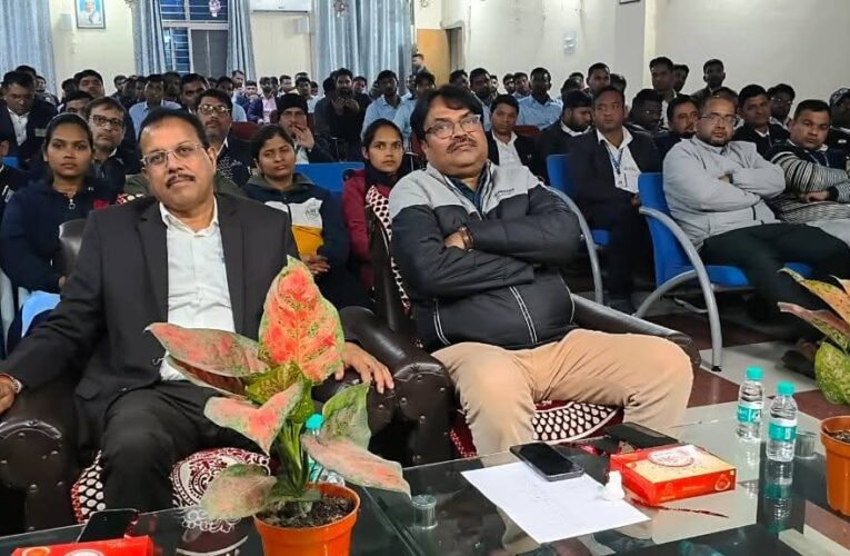 ‘राशन कार्ड में मर गया, आधार में था जिंदा …….