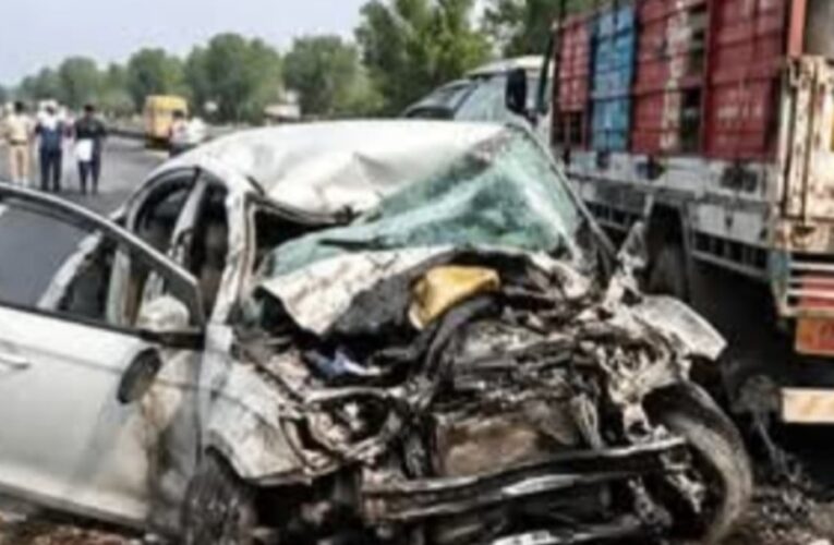 कार दुर्घटना में दो लोगों की मौत, तीन लोगों की हालत गम्भीर 