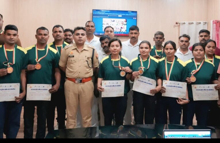 पुलिस गेम – पदक जीतने वाले प्रतिभागियों को कप्तान ने किया सम्मानित 