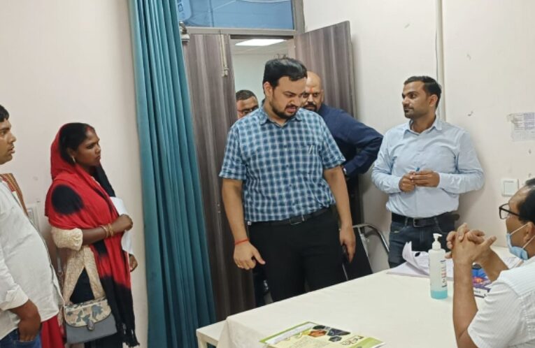 डीएम ने किया महिला अस्पताल का औचक निरीक्षण, दिया आवश्यक निर्देश 