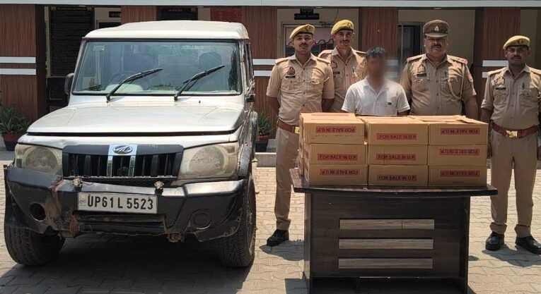 देशी शराब के 810 पाऊच संग अभियुक्त गिरफ्तार 