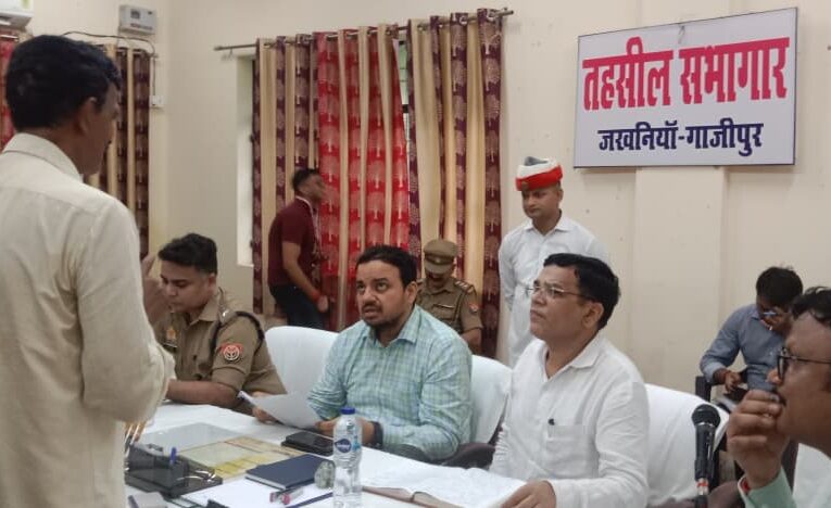 सम्पूर्ण समाधान दिवस में प्राप्त 392 शिकायतों में से मौके पर 32 का निस्तारण