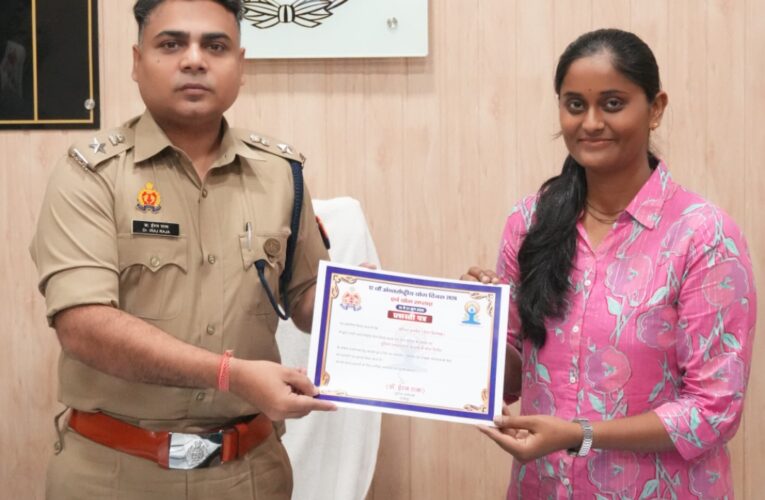 योग प्रशिक्षकों को पुलिस अधीक्षक ने किया सम्मानित 