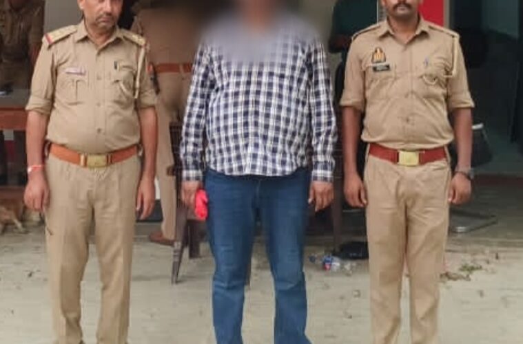 जनसेवा केंद्र संचालक से असलहे के बल पर रंगदारी मांगने का आरोपी पुलिस हिरासत में 