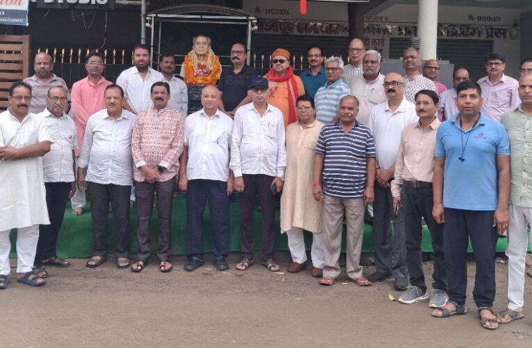 यश भारती सम्मान से सम्मानित पत्रकार विजय कुमार की मनी जयंती