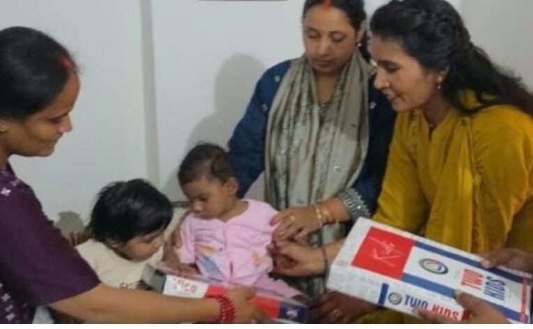  श्री राम कृपा मानव सेवा ट्रस्ट ने बालिकाओं के बीच बढ़ाया सहयोग का हाथ