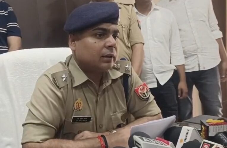 निर्मित व अर्धनिर्मित अवैध असलहों संग तीन अभियुक्त गिरफ्तार 