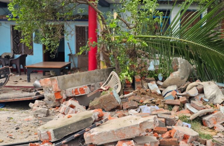 सरकारी जमीन पर बने गैंगलीडर के अवैध मकान पर चला बुलडोजर