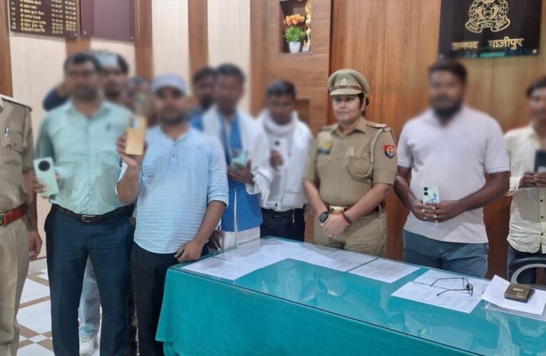 खोये मोबाइल वापस पाकर खिले धारकों के चेहरे 