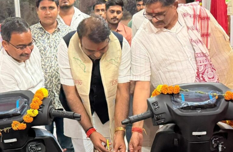 सादात में होंडा क्यूसी 1 स्कूटर की लॉन्चिंग
