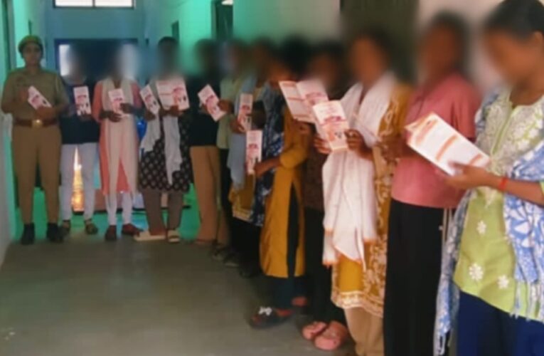बाजारों और संवेदनशील क्षेत्रों में पुलिस ने किया जागरूक
